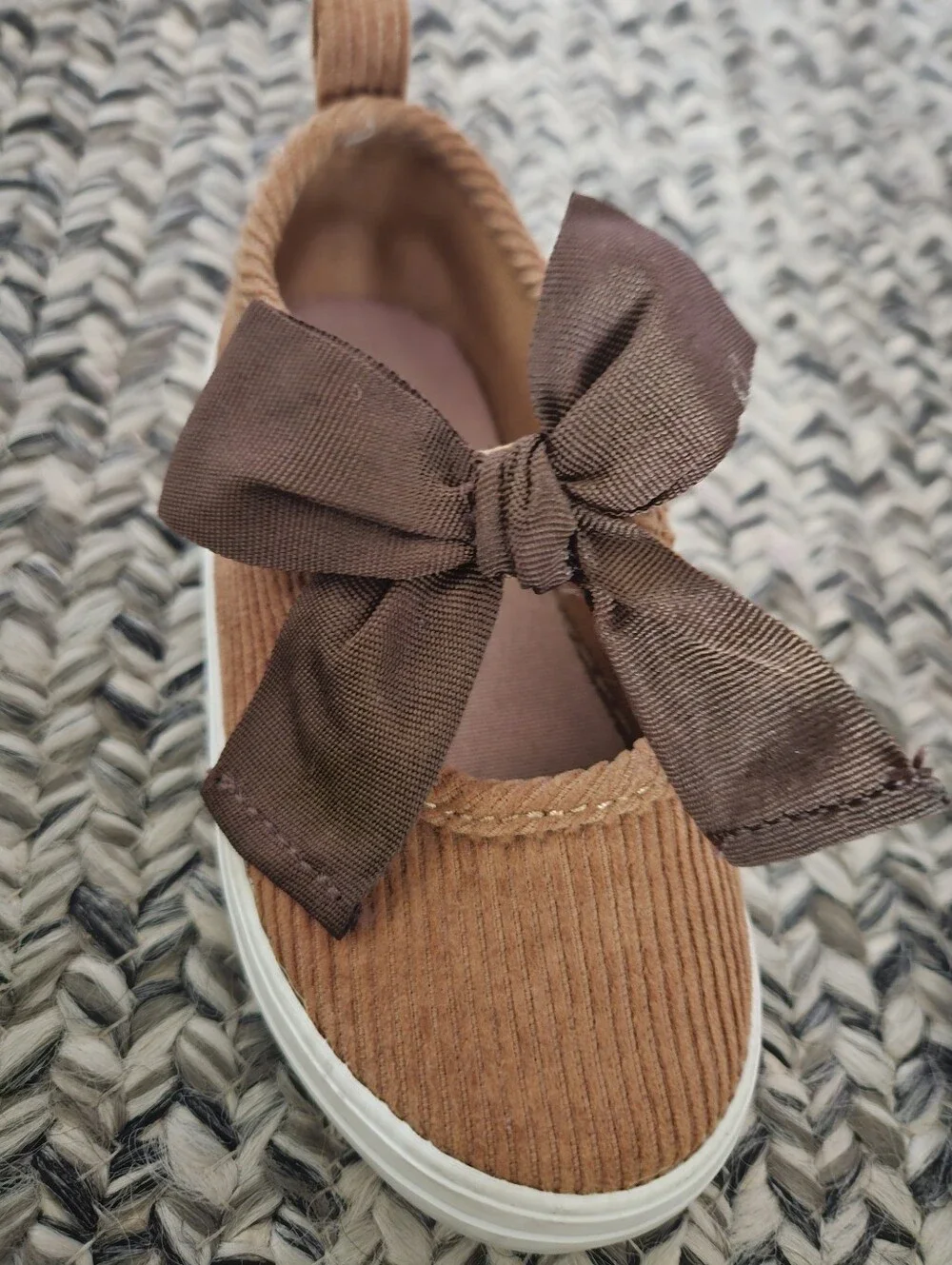 Old Navy Brown Corduroy Slip-On Sneakers with Bow Size 6 Toddler